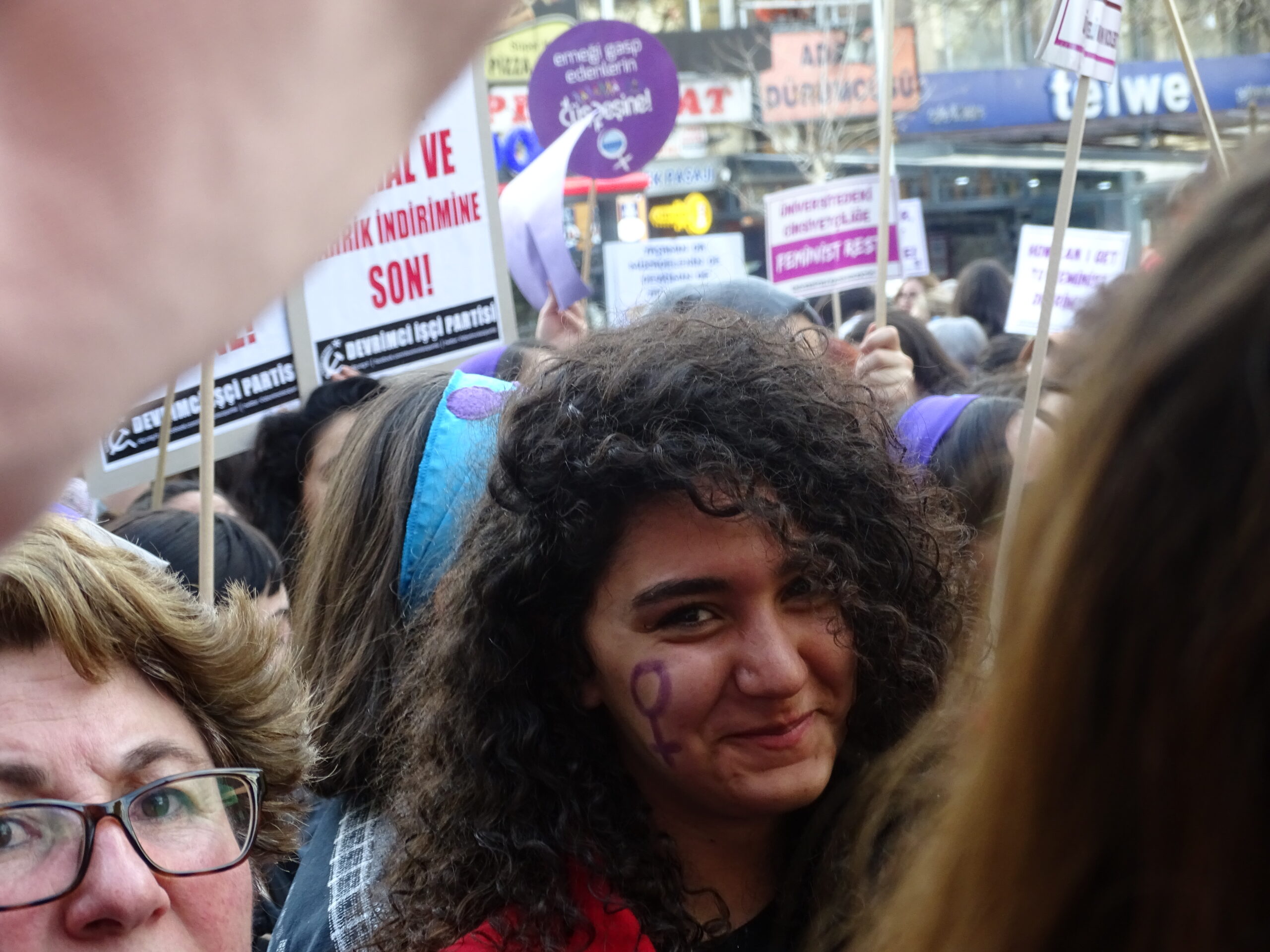 A student participating at a feminist protest. Credit image: Margaux Seigneur
